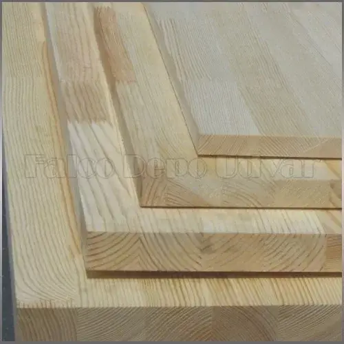 Végkiárusítás Táblásított Borovifenyő HT A/A 24x1200x3000mm Frízes D3