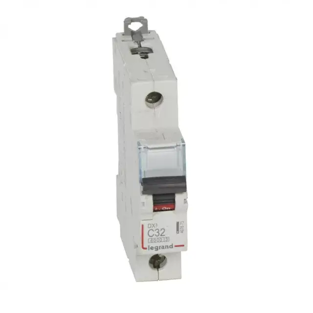 Legrand 407673 DX3 Kismegszakító. 1P, 32A, C karakterisztika, 6kA Prémium