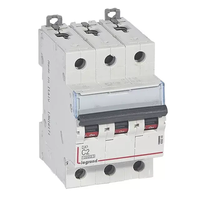 Legrand 409248 DX3 Kismegszakító. 3P, 2A, C karakterisztika, 10kA Azonnal elérhető