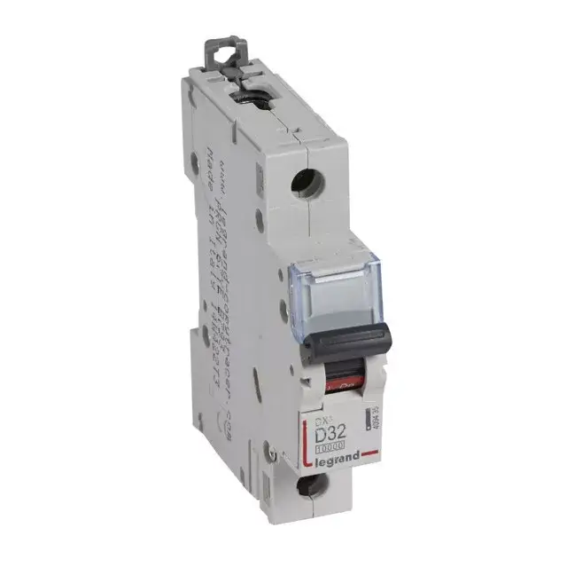 Legrand 409435 DX3 Kismegszakító. 1P, 32A, D karakterisztika, 10kA Szuper akció