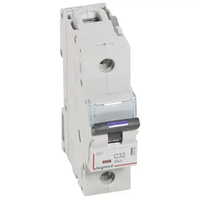 Legrand 410138 DX3 Kismegszakító. 1P, 32A, C karakterisztika, 50kA Végkiárusítás