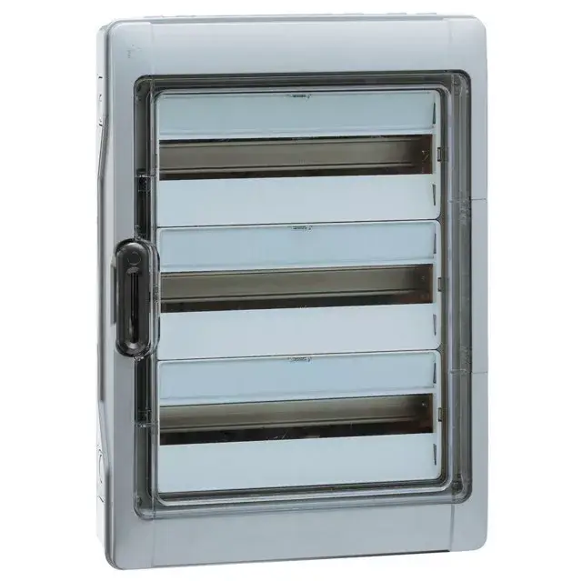 Outlet Legrand 601983 Plexo3 védett elosztó 36 modul, 3 sor, átlátszó ajtóval, IP65, PE és N sínnel, falon kívüli, 622x340x161mm