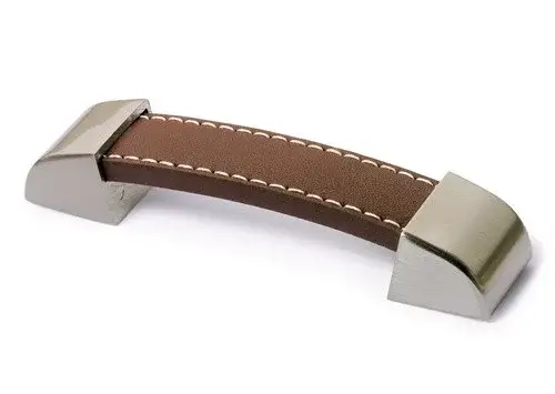 Rendeld meg most HETTICH 9113454 fogantyú Agliano 142/128 mm barna bőr/nemesacél imitáció
