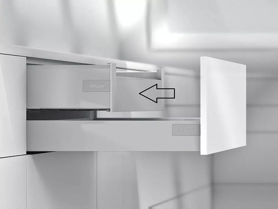Szezonális akció K-BLUM Antaro K 600 mm/30 kg, Blumotion/TOB, szürke R9006, belső