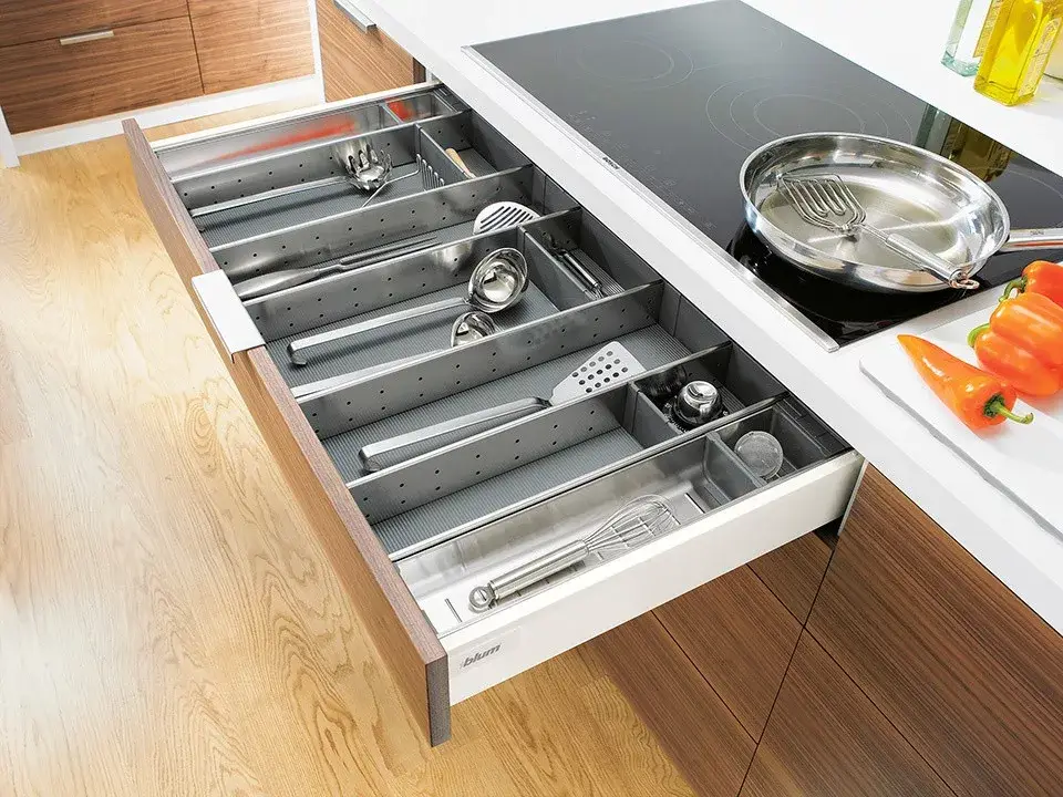 K-BLUM Antaro M 500 mm/65 kg, Blumotion/TOB, fehér SW, csavar Ajánlat