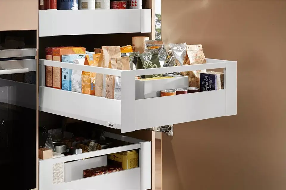 Vedd meg most K-BLUM Merivobox E, 600 mm, 70 kg, fehér, belső,magasító korlát