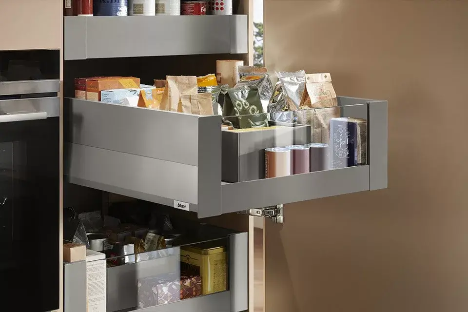 K-BLUM Merivobox E Boxcap 550 mm, 70 kg, Indium szürke, belső, üveg Biztonságos fizetés