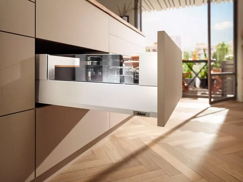 Vedd meg online K-BLUM Merivobox E Boxcover 600 mm, 70 kg, fehér, csavar