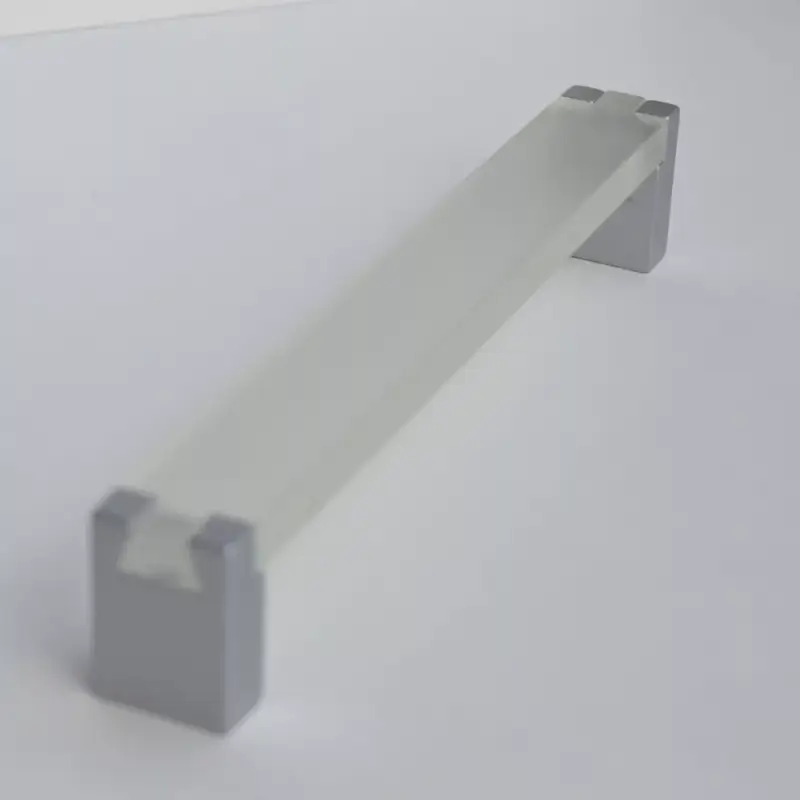 Utolsó esély Fém-akril bútorfogantyú, matt króm - opálos fehér színű, 160 mm furattávval