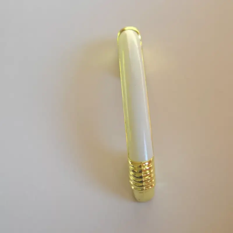Alacsony ár 10 db Fém-műanyag bútorfogantyú, arany - fehér, 64 mm furattáv