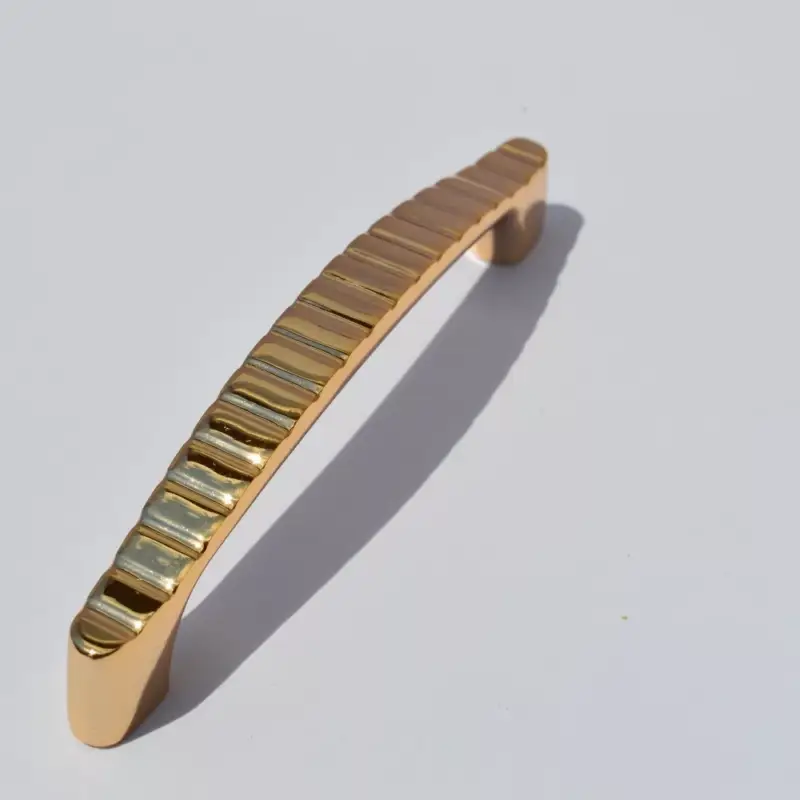 Legkelendőbb Bordázott felületű fém bútorfogantyú, 96 mm furattávolsággal, arany szín