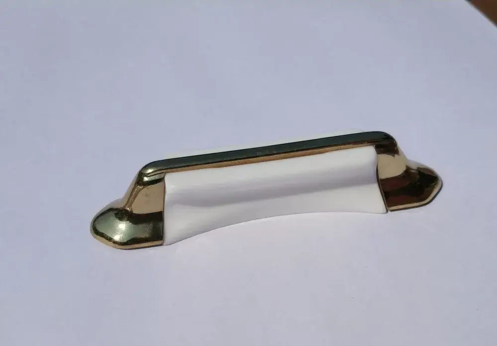 10 db Fém-műanyag bútorfogantyú, arany - fehér, 64 mm furattáv, 2.oszt Azonnali szállítás