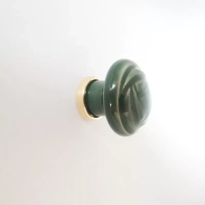 Vásárlói kedvenc Fém-porcelán bútorgomb, zöld színű, arany talprésszel, virág formájú