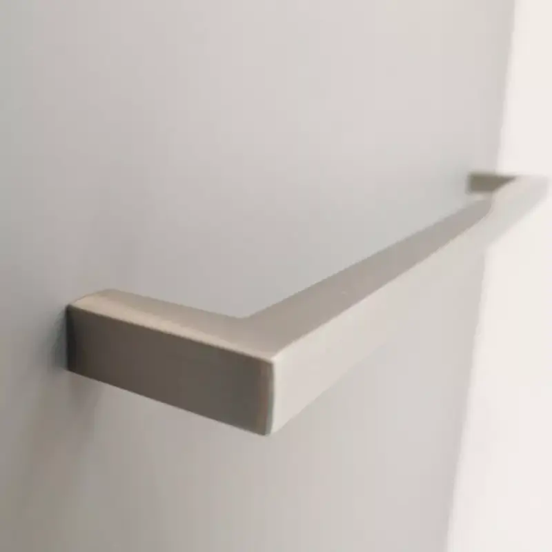 STRETCH fém bútorfogantyú, csiszolt nikkel színű, 224 mm furattávval Végkiárusítás