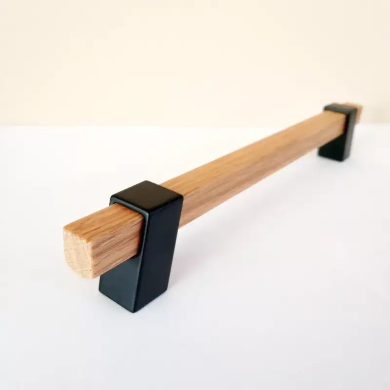 BEAM 320, fém-lakkozott tölgy bútorfogantyú, 320 mm furattávval Azonnali szállítás