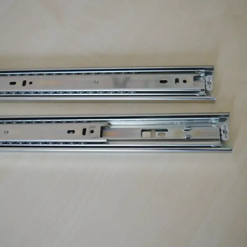 Szuper ajánlat Strong 550 mm, teljes kihúzású golyós fiókcsúszó rendszer