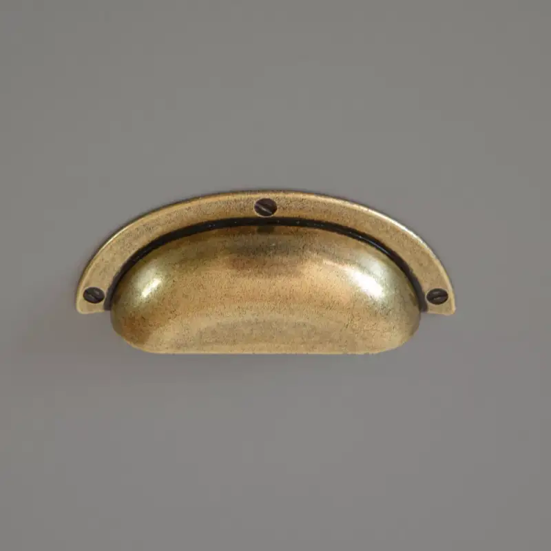 Gyors kiszállítás Colombo fém bútorfogantyú, antikolt világos bronz színű, 64 mm furattávval