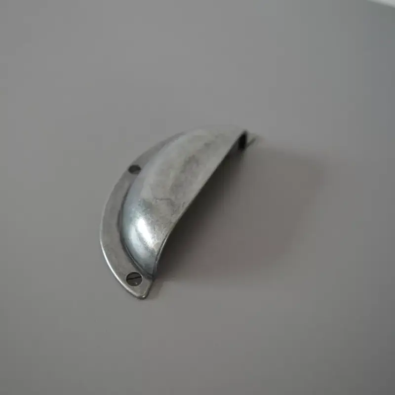 Kiárusítás Colombo Fém bútorfogantyú, antikolt világos fekete színű, 64 mm furattávval