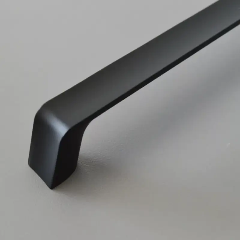 Matt fekete SCOOP 160, fém bútorfogantyú, 160 mm furattávval Végkiárusítás