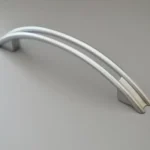 FIONA, fém bútorfogantyú, szatén króm színű, 96 mm furattávval Outlet