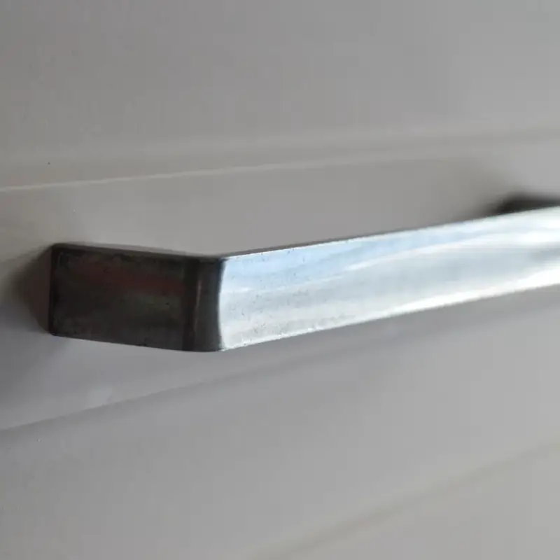 Árengedmény Antik fekete SCOOP 160, fém bútorfogantyú, 160 mm furattávval