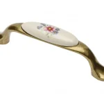 Porcelán-fém bútorfogantyú, bronz - színes virág motívummal, 96 mm furattávval Utolsó esély