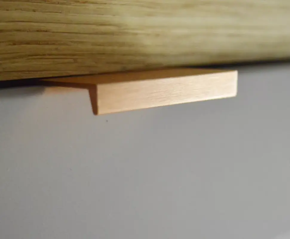 Vásárlói kedvenc Fém bútorfogantyú, élre szerelhető, csiszolt, 32 mm furattávolság