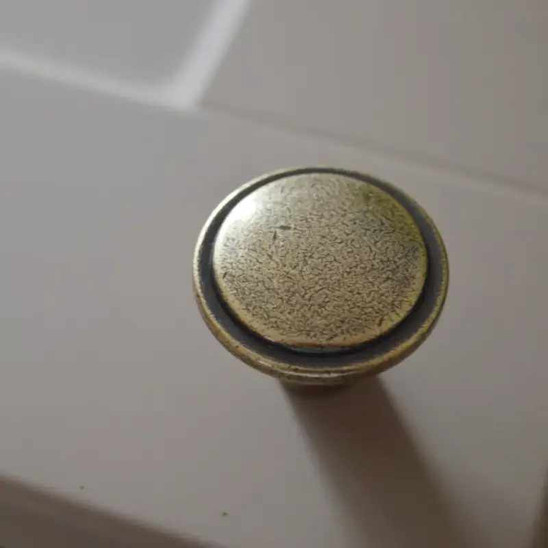 Árengedmény PINOT Antik világos bronz színű, fém bútorgomb 30 mm átmérő