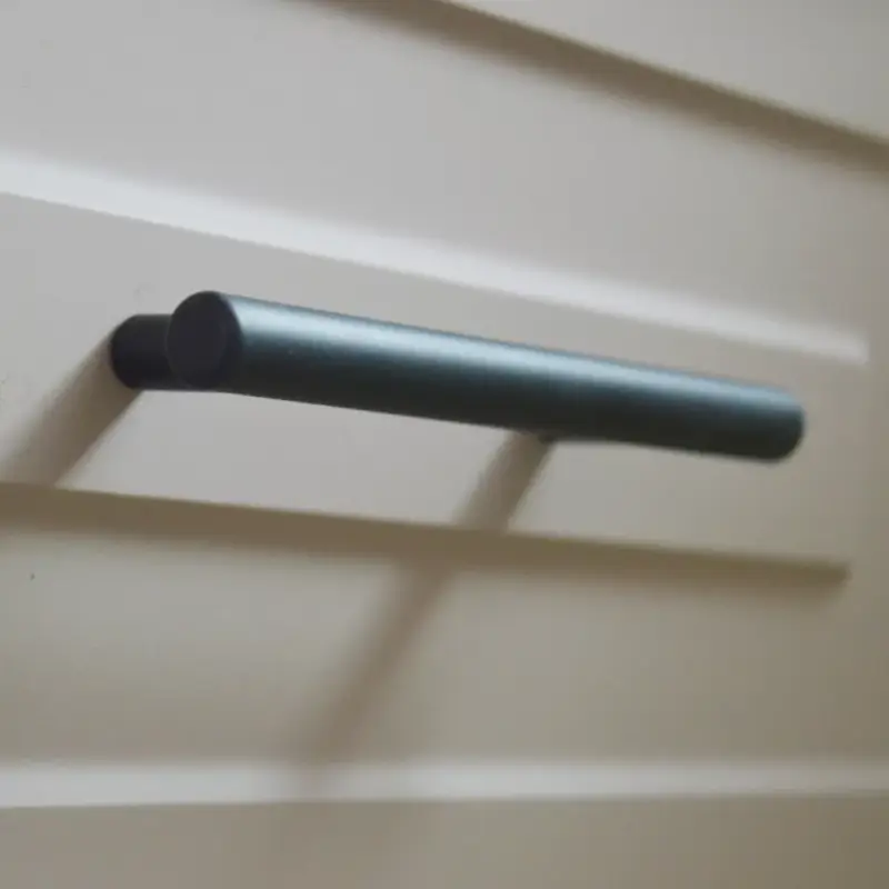 Azonnal elérhető Matt fekete fém rúdfogantyú, 160 mm furattávval