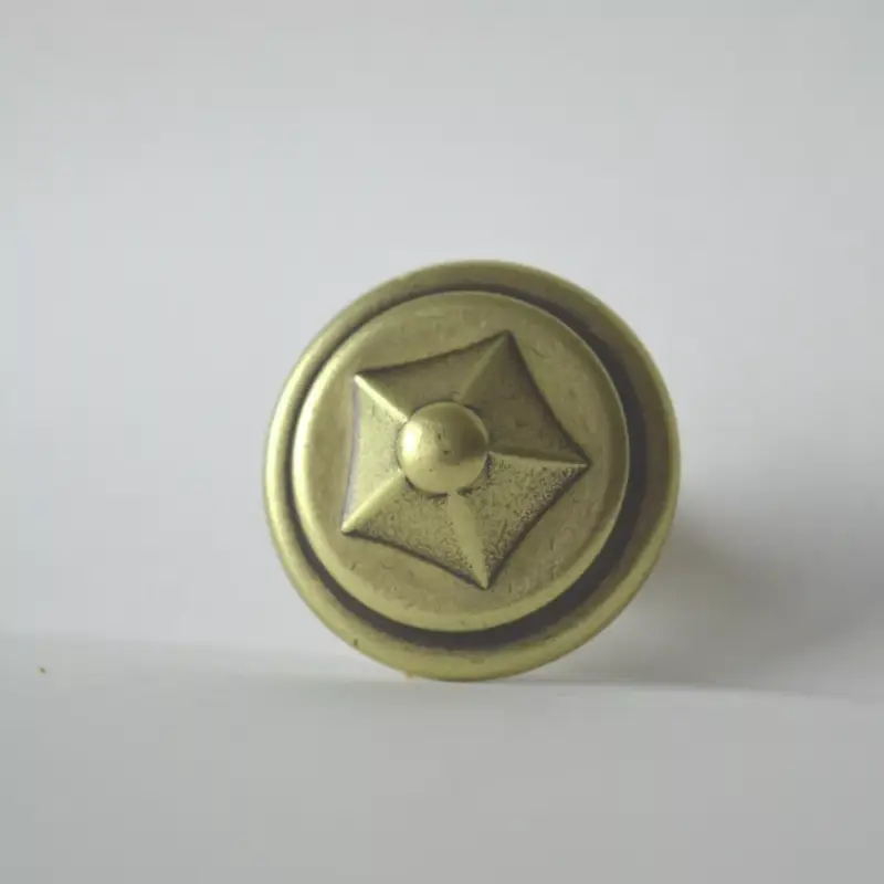 Klassischer bronzefarbener Möbelknopf aus Metall Prémium