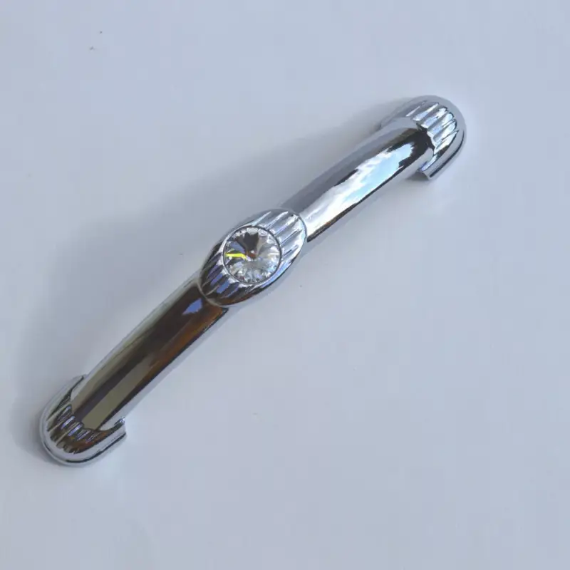 Kiárusítás Metall-Möbelgriff, chromfarben, mit 96 mm Lochabstand