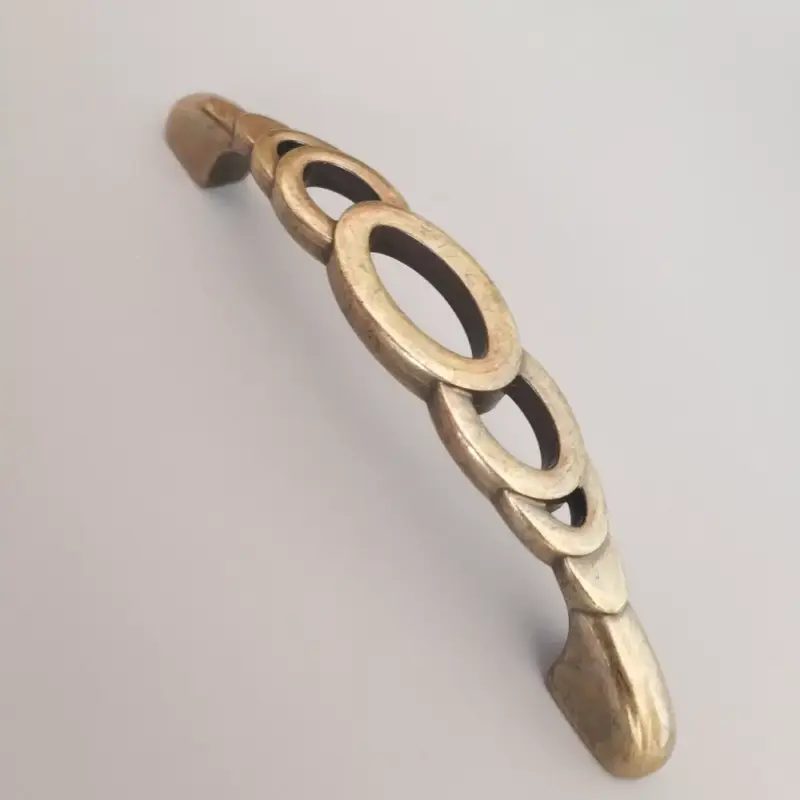 Möbelgriff aus Metall, Bronze, Antik-Effekt, Bohrung 96 mm Biztonságos fizetés