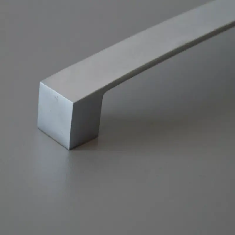 ULICA-Möbelgriff, 160 mm Bohrungsabstand, satiniert verchromt Rendeld meg most