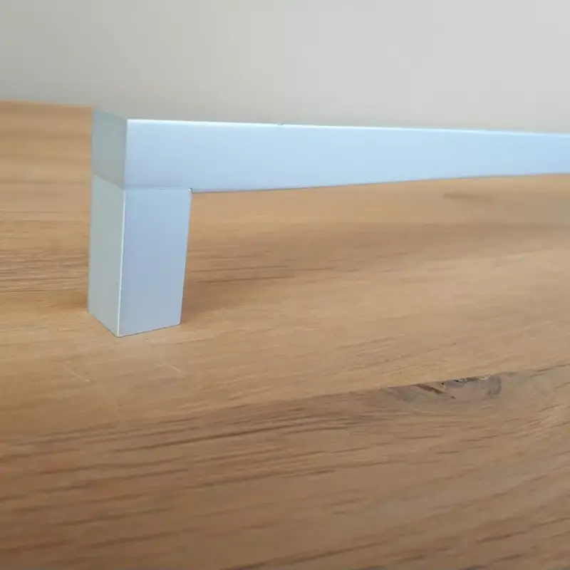 Expressz szállítás Möbelgriff aus Metall, Farbe Chrom matt, Bohrung 672 mm