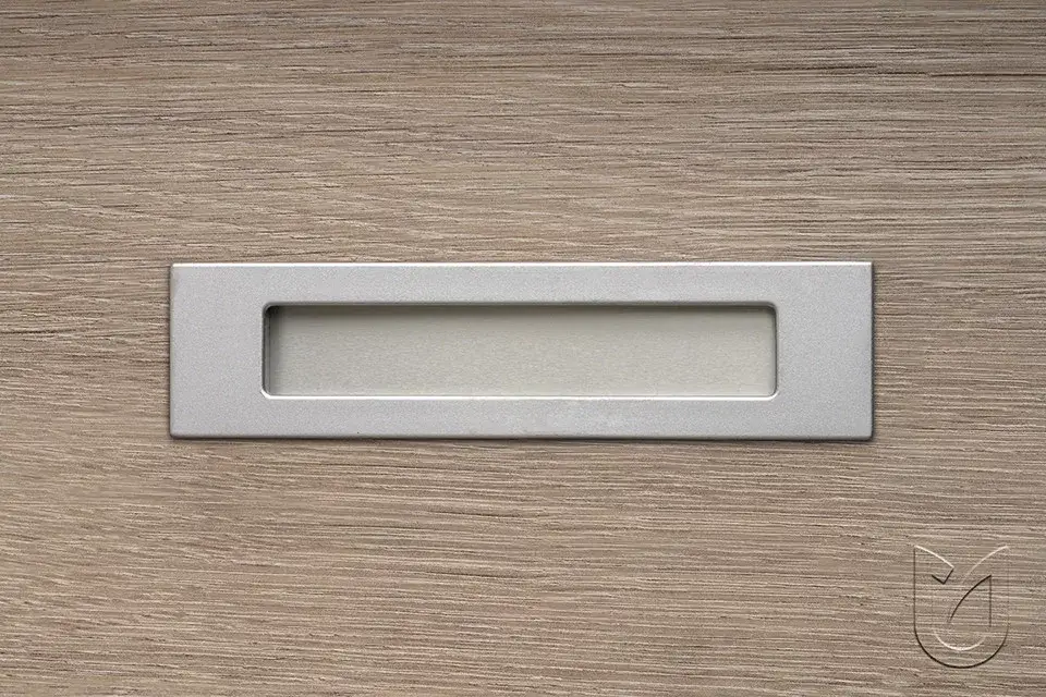 Végkiárusítás MADRID Metall-Möbelgriff, satiniert verchromt, 128 mm BA