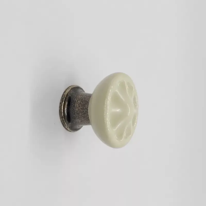 Alacsony ár COUNTRY Metall-Porzellan-Möbelknopf, beige mit bronzefarbenem Sockel