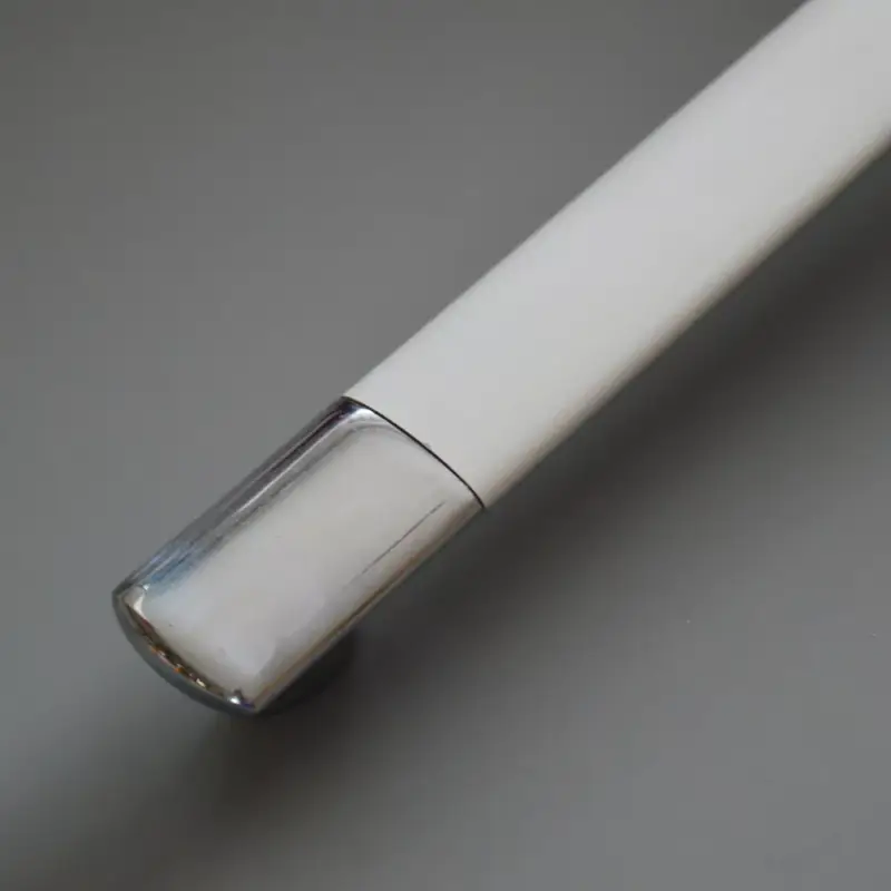 Outlet Metall-Möbelgriff, matt verchromt - Enden poliert verchromt, Bohrung 384 mm
