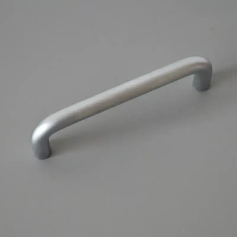 Metall-Möbelgriff in Chrom matt mit 96 mm Lochabstand Exkluzív ajánlat