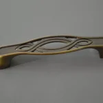 Möbelgriff aus Metall, Farbe Messing antik, Bohrung 96 mm Azonnal elérhető