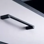 Schwarzer Metall-Möbelgriff mit 32 mm Lochabstand Akció