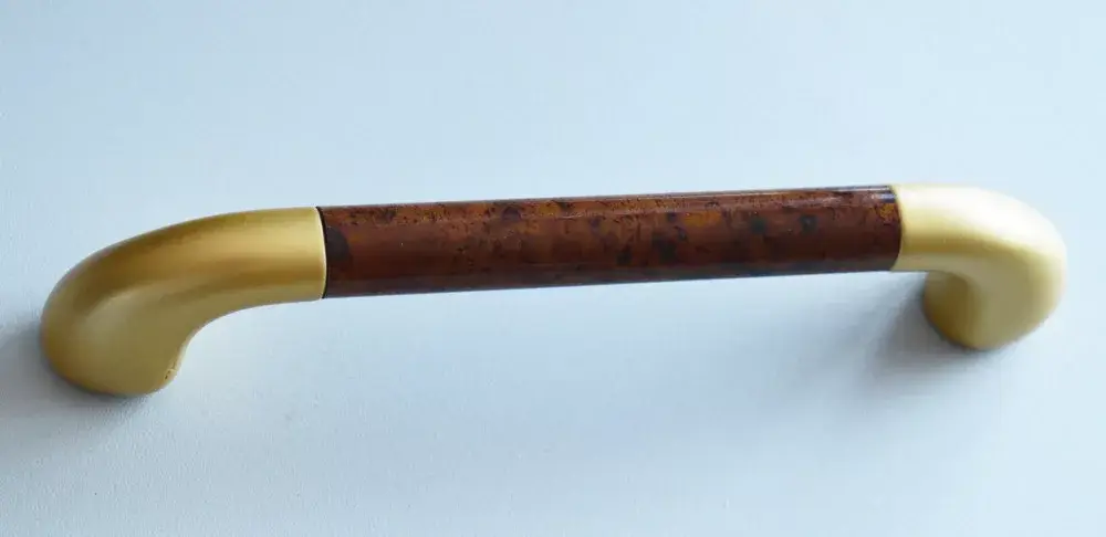 Végkiárusítás Mattes Gold - braune Farbe, Möbelgriff aus Kunststoff