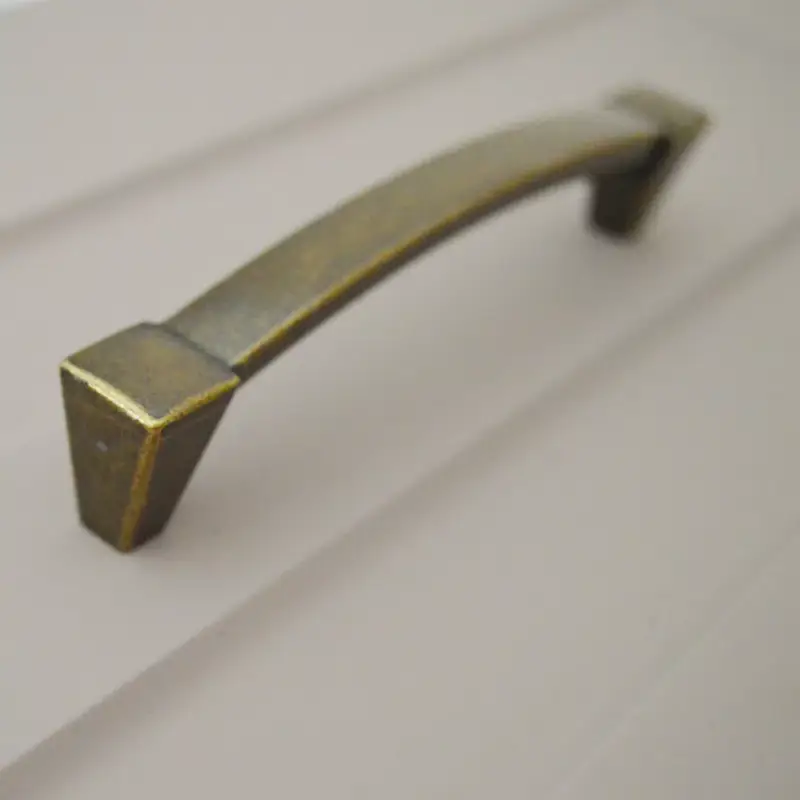 Ajánlat 2366_AN Metall-Möbelgriff, antik bronz, 128 mm Lochabstand