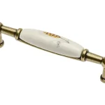 Kihagyhatatlan ajánlat Porzellan-Metall-Möbelgriff mit antikem Bronze-Widderfisch-Motiv, 96 mm Bohrung