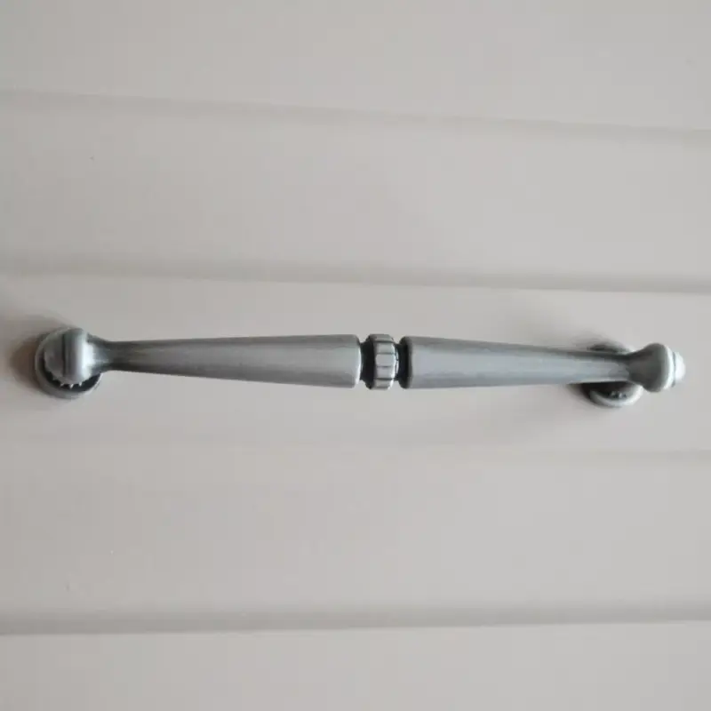 5263-Antik schwarz Metall-Möbelgriff aus Messing, 128 mm Bohrung Alacsony ár