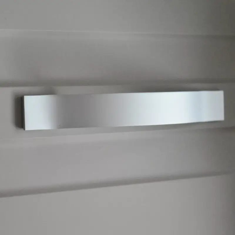 Metall-Möbelgriff, matt verchromt, mit 128 mm Lochabstand Árengedmény