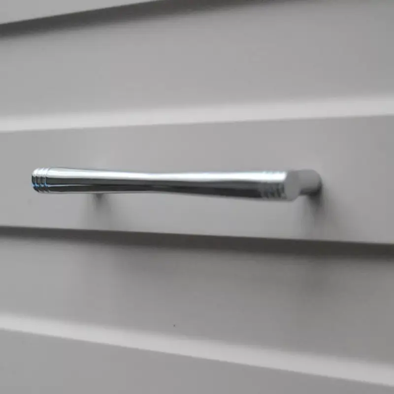 Chromfarbener Metall-Möbelgriff, 96 mm Bohrung, Stangengriff Azonnali szállítás
