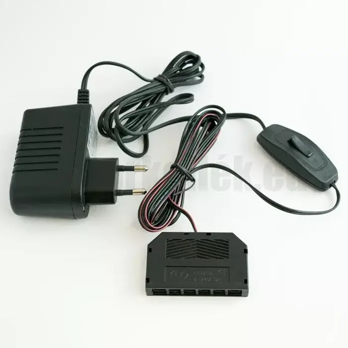 Akciós ár Led transzformátor + kapcsoló + dugvilla 12W 5-ös elosztóval