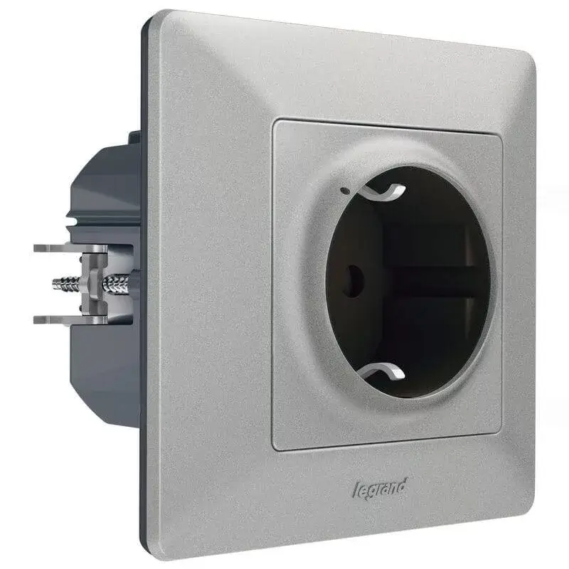 Legrand Valena Life okos háztartási csatlakozóaljzat(végrehajtó)P=3680W In=16A alumínium, Legrand 752394 Ne maradj le