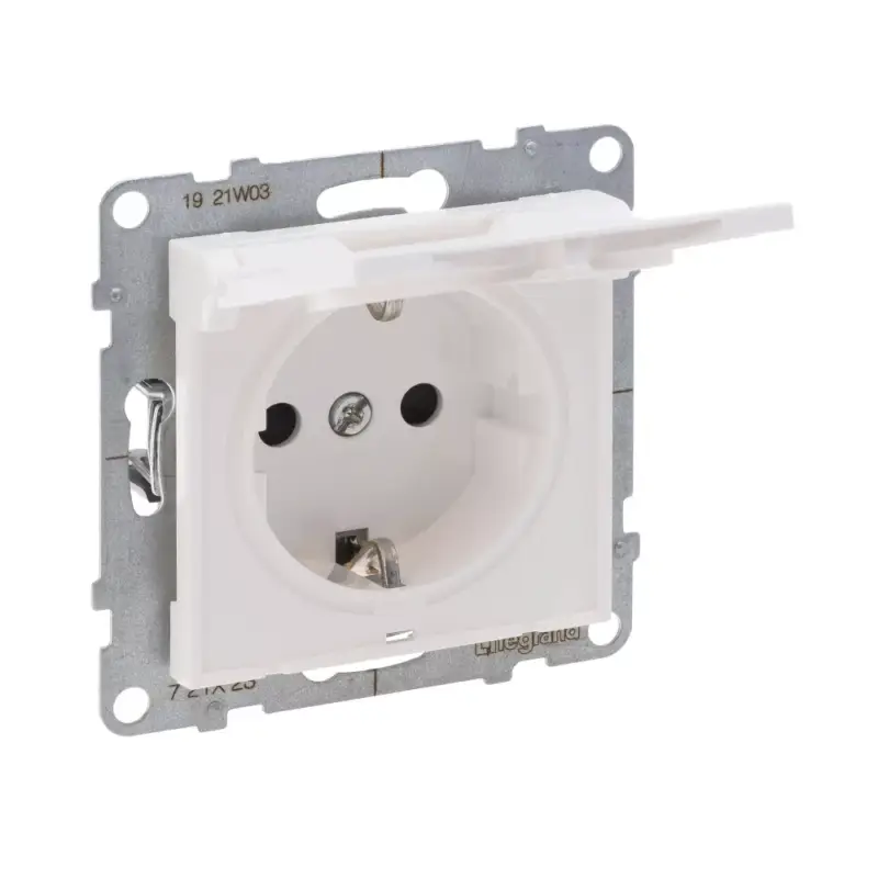 Legrand Suno 2P+F csatlakozóaljzat (rugós), biztonsági zsaluval, csapófedéllel IP21, fehér, Legrand 721127 Végkiárusítás